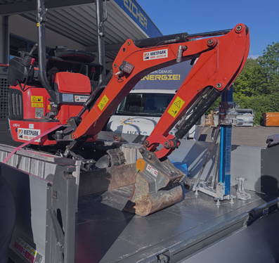 Minibagger auf Lagefläche von FIAT Sprinter