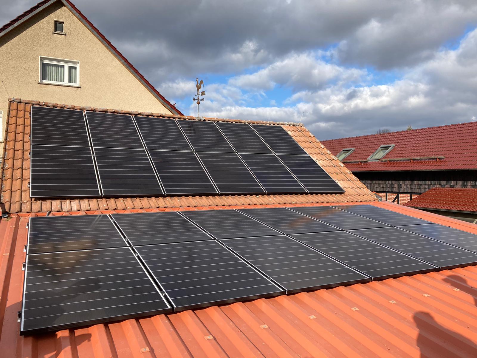 Schrägdach und Flachdach Solaranlage im Wartburgkreis Thüringen